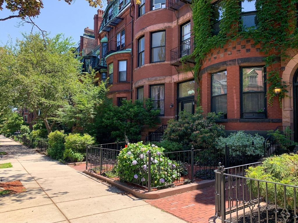 388 Marlborough St, Boston, Massachusetts, 1 Bedroom Bedrooms, 3 Rooms Rooms,1 BathroomBathrooms,Residential,For Sale,Marlborough St,73463975