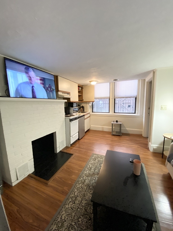 319 Dartmouth St, Boston, Massachusetts, 1 Bedroom Bedrooms, 3 Rooms Rooms,1 BathroomBathrooms,Residential Lease,For Rent,Dartmouth St,73513908