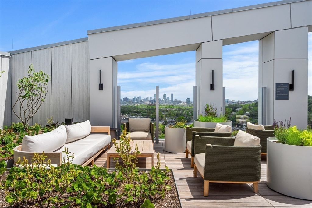 1515 Commonwealth Ave, Boston, Massachusetts, 1 Bedroom Bedrooms, 3 Rooms Rooms,1 BathroomBathrooms,Residential,For Sale,Commonwealth Ave,73513913