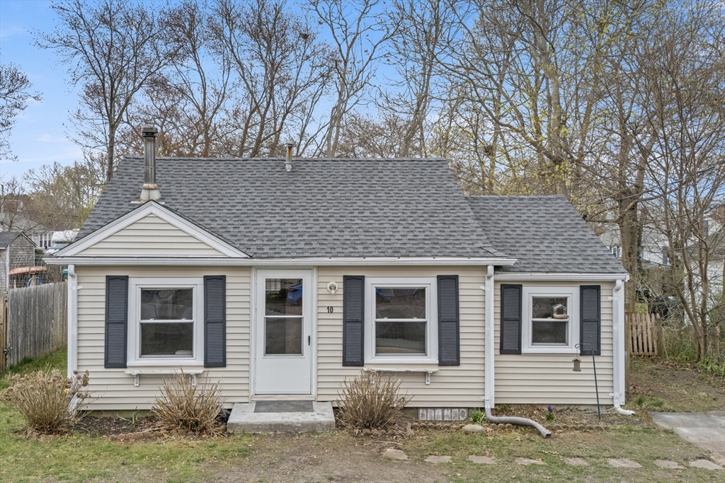 10 Third Ave, Wareham, Massachusetts, 2 Bedrooms Bedrooms, 5 Rooms Rooms,1 BathroomBathrooms,Residential,For Sale,Third Ave,73506786