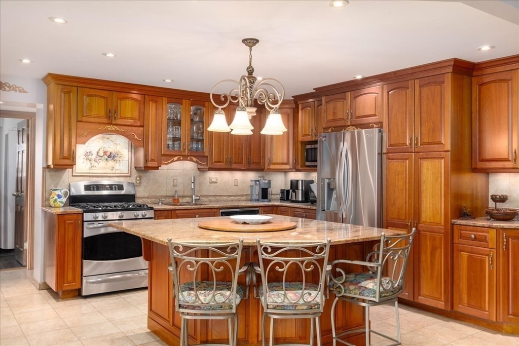 6 Whittier Place, Boston, Massachusetts, 2 Bedrooms Bedrooms, 4 Rooms Rooms,2 BathroomsBathrooms,Residential,For Sale,Whittier Place,73513939
