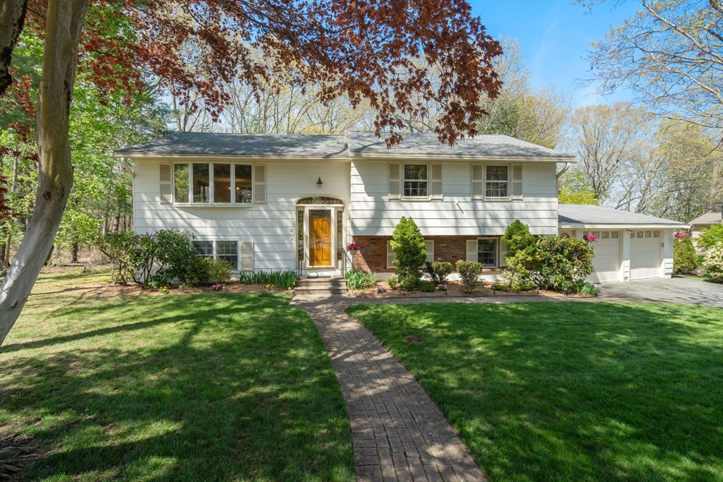 10 Brookbridge Rd, Peabody, Massachusetts, 3 Bedrooms Bedrooms, 8 Rooms Rooms,2.5 BathroomsBathrooms,Residential,For Sale,Brookbridge Rd,73513949