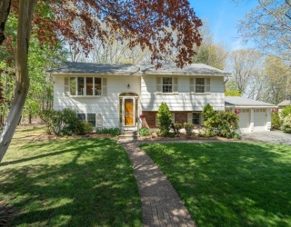 10 Brookbridge Rd, Peabody, Massachusetts, 3 Bedrooms Bedrooms, 8 Rooms Rooms,2.5 BathroomsBathrooms,Residential,For Sale,Brookbridge Rd,73513949