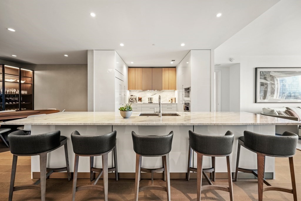 240 Devonshire Street, Boston, Massachusetts, 2 Bedrooms Bedrooms, 6 Rooms Rooms,2.5 BathroomsBathrooms,Residential,For Sale,Devonshire Street,73513956