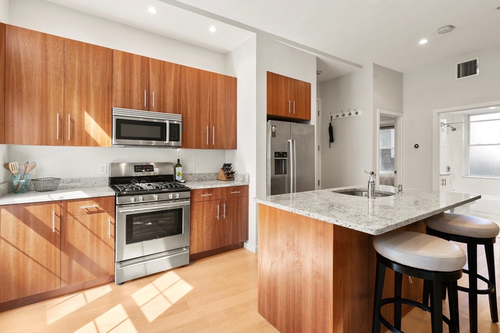 19 Cooper Street, Boston, Massachusetts, 2 Bedrooms Bedrooms, 4 Rooms Rooms,1 BathroomBathrooms,Residential Lease,For Rent,Cooper Street,73513800