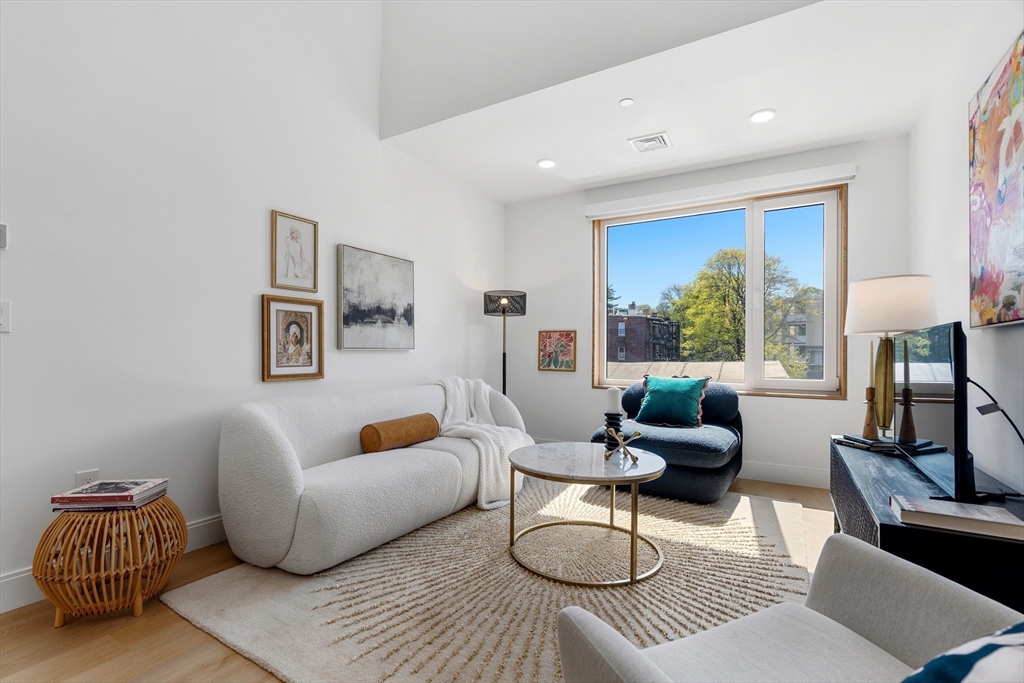 3171 Washington St, Boston, Massachusetts, 1 Bedroom Bedrooms, 4 Rooms Rooms,1 BathroomBathrooms,Residential,For Sale,Washington St,73513957