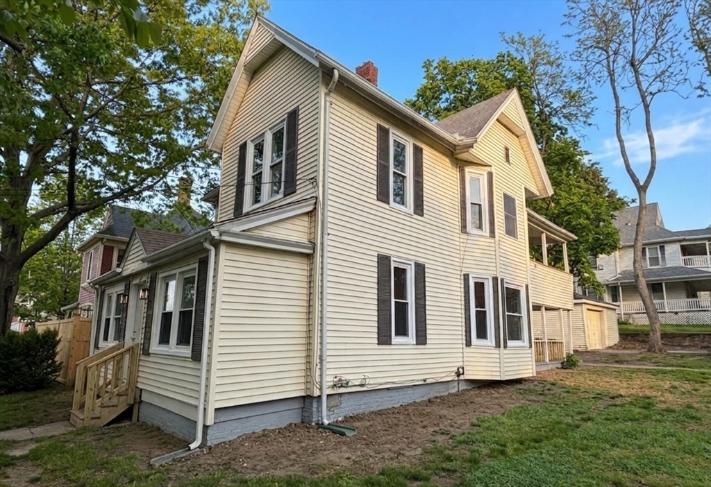 179 Sargeant St, Holyoke, Massachusetts, 4 Bedrooms Bedrooms, 10 Rooms Rooms,2 BathroomsBathrooms,Residential Income,For Sale,Sargeant St,73513919