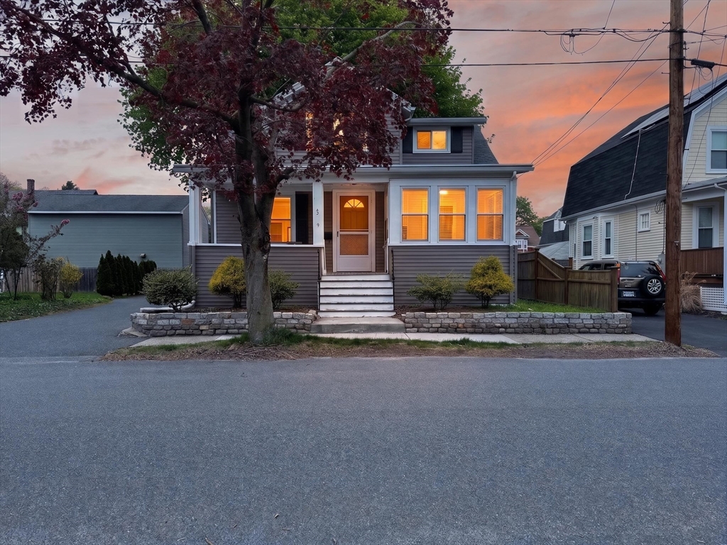 9 Hood St, Saugus, Massachusetts, 3 Bedrooms Bedrooms, 7 Rooms Rooms,1.5 BathroomsBathrooms,Residential,For Sale,Hood St,73514123