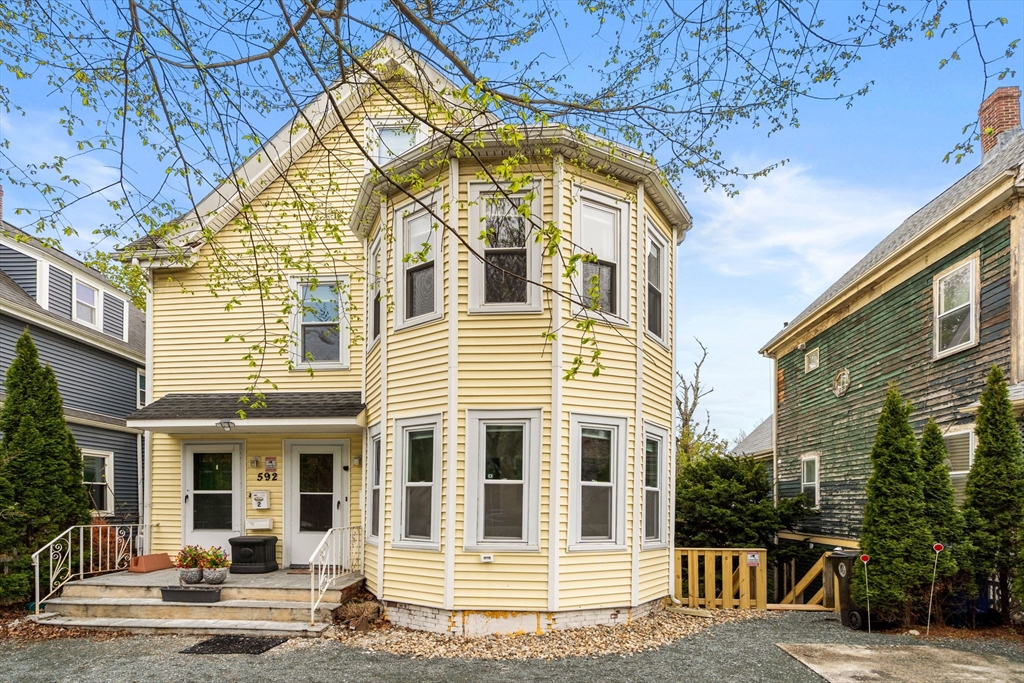 592 Trapelo Rd, Belmont, Massachusetts, 2 Bedrooms Bedrooms, 4 Rooms Rooms,1 BathroomBathrooms,Residential Lease,For Rent,Trapelo Rd,73514183