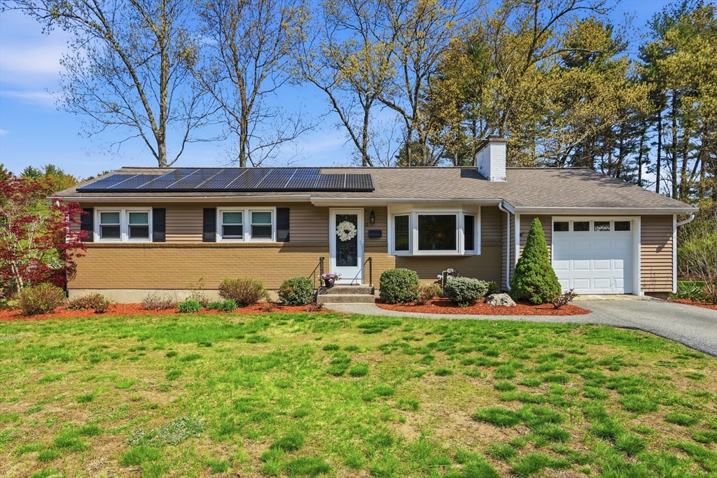 2 Charlemont Court, Chelmsford, Massachusetts, 3 Bedrooms Bedrooms, 8 Rooms Rooms,2 BathroomsBathrooms,Residential,For Sale,Charlemont Court,73514203