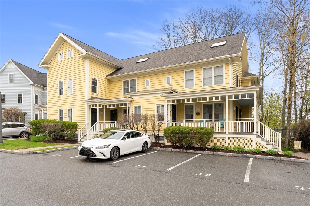 11 Russell Pl, Arlington, Massachusetts, 2 Bedrooms Bedrooms, 4 Rooms Rooms,2.5 BathroomsBathrooms,Residential,For Sale,Russell Pl,73514046