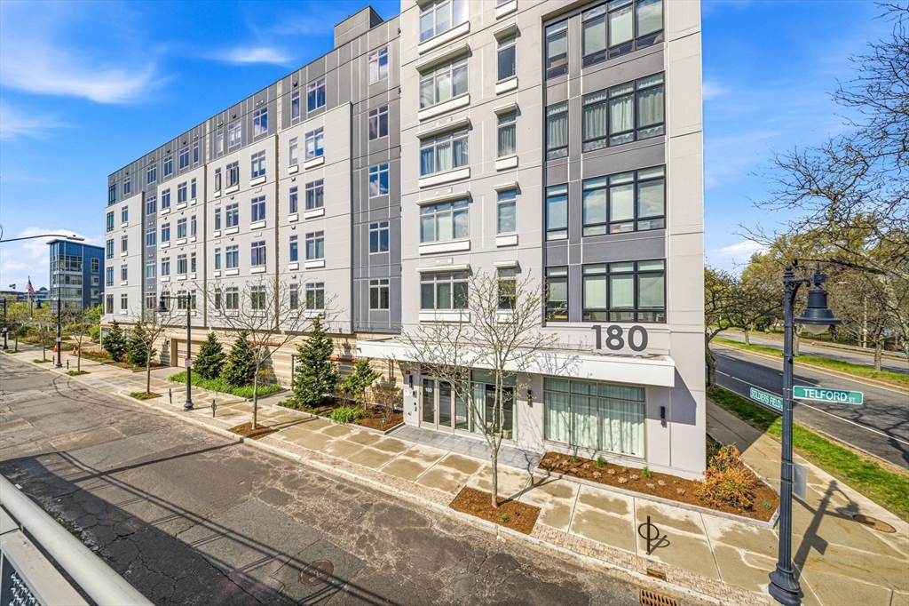 180 Telford St, Boston, Massachusetts, 1 Bedroom Bedrooms, 3 Rooms Rooms,1 BathroomBathrooms,Residential,For Sale,Telford St,73514198