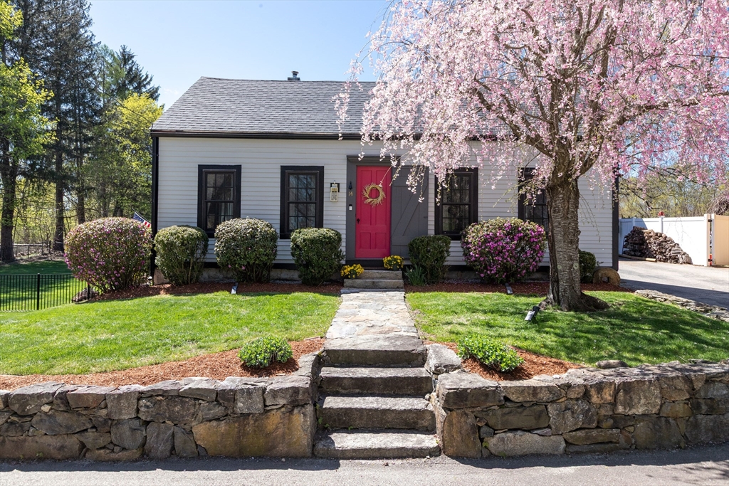 14 Cook Street, Douglas, Massachusetts, 3 Bedrooms Bedrooms, 6 Rooms Rooms,1 BathroomBathrooms,Residential,For Sale,Cook Street,73514211