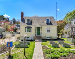 185 Christina Street, Newton, Massachusetts, 4 Bedrooms Bedrooms, 7 Rooms Rooms,2.5 BathroomsBathrooms,Residential,For Sale,Christina Street,73514208