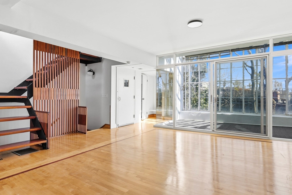298 Columbus Ave, Boston, Massachusetts, 3 Bedrooms Bedrooms, 6 Rooms Rooms,1.5 BathroomsBathrooms,Residential Lease,For Rent,Columbus Ave,73514217