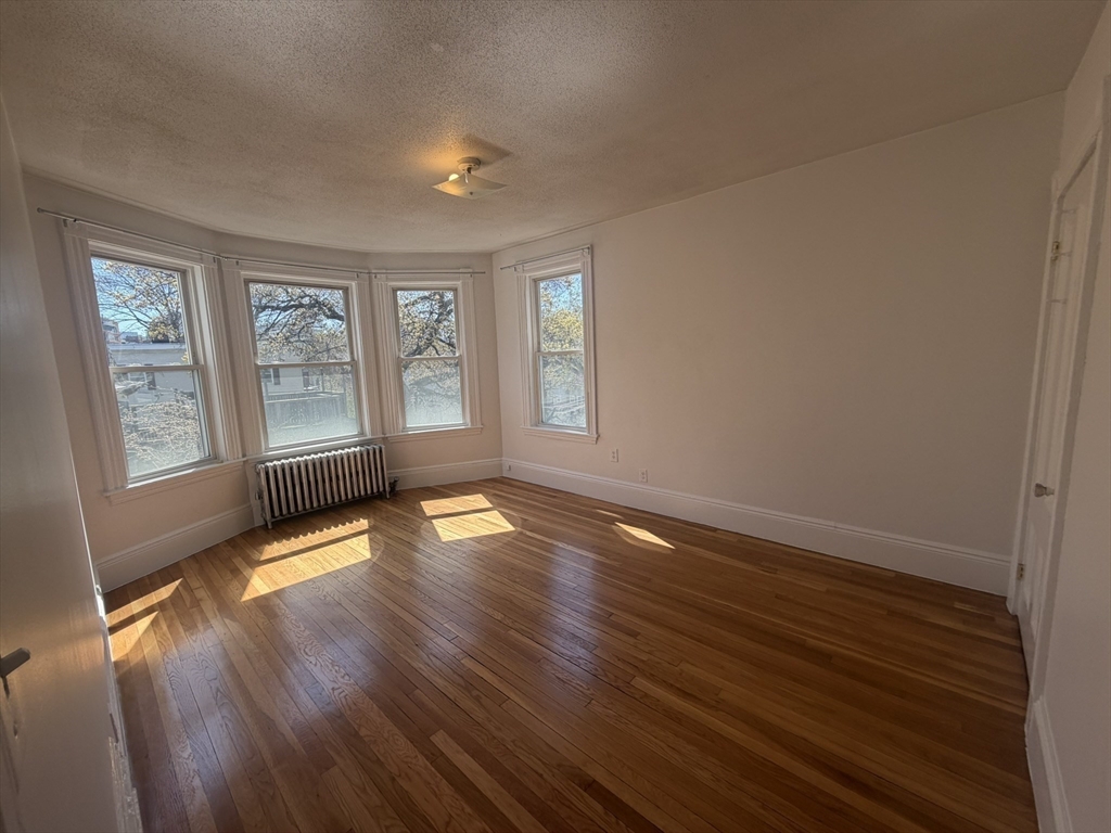 182 Harvard St, Cambridge, Massachusetts, 4 Bedrooms Bedrooms, 5 Rooms Rooms,1 BathroomBathrooms,Residential Lease,For Rent,Harvard St,73513973