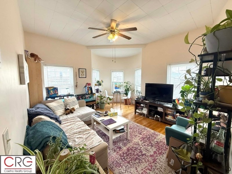 94 Spring St., Medford, Massachusetts, 2 Bedrooms Bedrooms, 4 Rooms Rooms,1 BathroomBathrooms,Residential Lease,For Rent,Spring St.,73513985