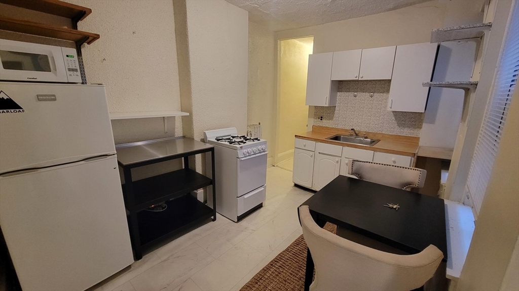 76 Myrtle Street, Boston, Massachusetts, 2 Rooms Rooms,1 BathroomBathrooms,Residential Lease,For Rent,Myrtle Street,73505021