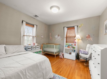 28 Franklin St, Watertown, Massachusetts, 2 Bedrooms Bedrooms, 5 Rooms Rooms,1 BathroomBathrooms,Residential,For Sale,Franklin St,73490931