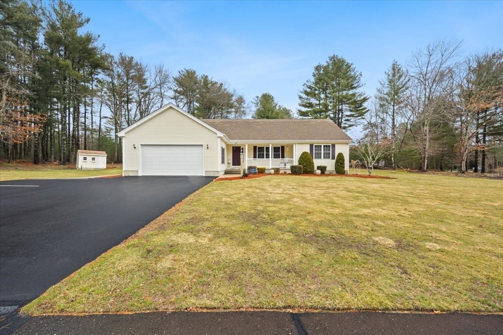 17 Barry Drive, Taunton, Massachusetts, 3 Bedrooms Bedrooms, 10 Rooms Rooms,3 BathroomsBathrooms,Residential,For Sale,Barry Drive,73491532