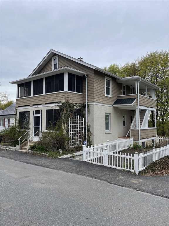 63 Belmont St., Fitchburg, Massachusetts, 3 Bedrooms Bedrooms, 6 Rooms Rooms,1 BathroomBathrooms,Residential Lease,For Rent,Belmont St.,73514097