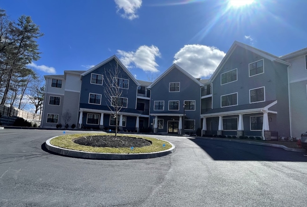 16 Stearns Rd, Wellesley, Massachusetts, 2 Bedrooms Bedrooms, 4 Rooms Rooms,2.5 BathroomsBathrooms,Residential Lease,For Rent,Stearns Rd,73514122