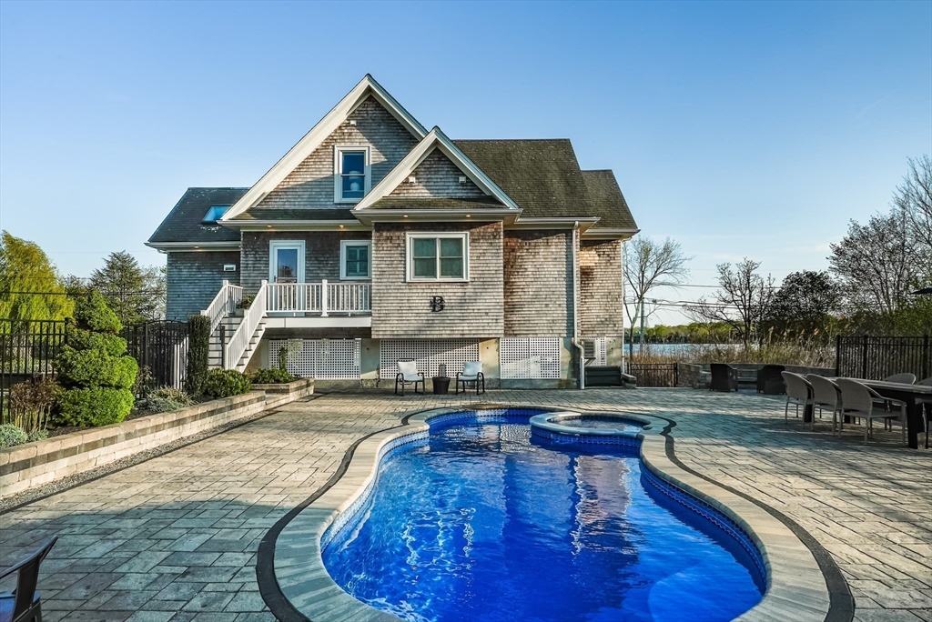 517 Pearse Rd, Swansea, Massachusetts, 3 Bedrooms Bedrooms, 7 Rooms Rooms,2.5 BathroomsBathrooms,Residential,For Sale,Pearse Rd,73512880