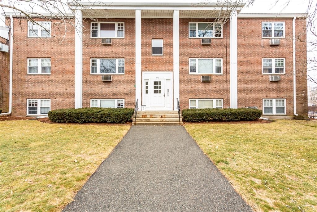 238 Rock St, Norwood, Massachusetts, 2 Bedrooms Bedrooms, 4 Rooms Rooms,1 BathroomBathrooms,Residential Lease,For Rent,Rock St,73514176