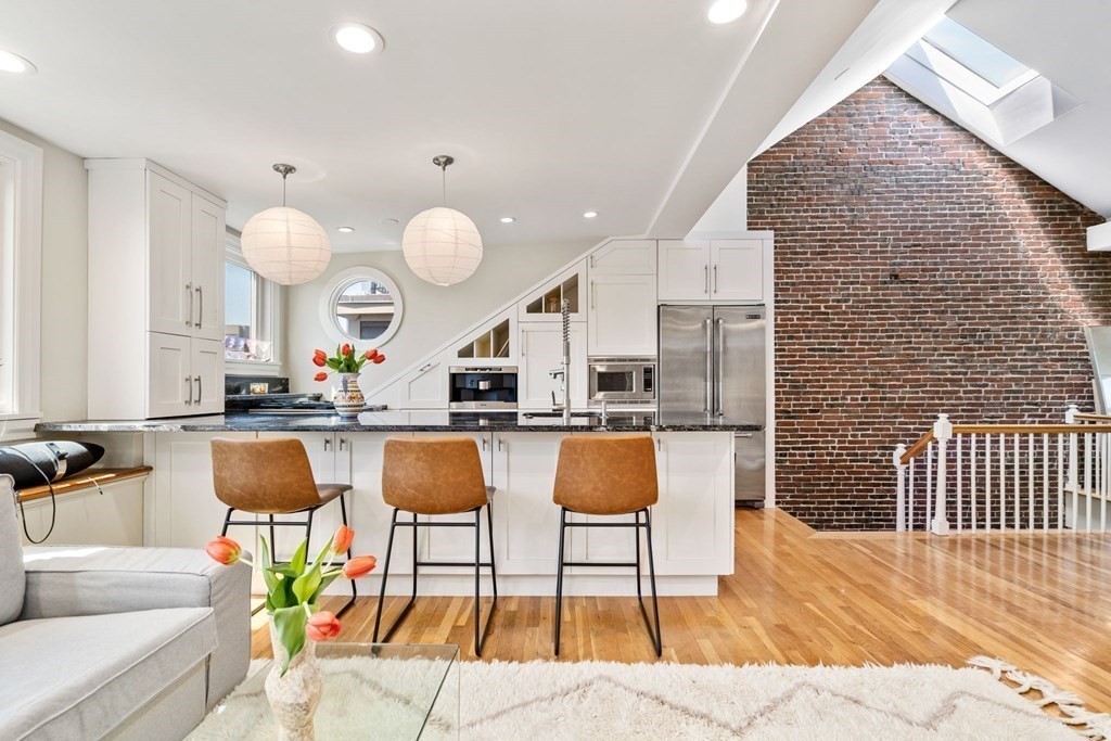 26 Union Park, Boston, Massachusetts, 1 Bedroom Bedrooms, 4 Rooms Rooms,1 BathroomBathrooms,Residential,For Sale,Union Park,73504974