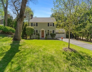 34 Sheridan Rd, Wellesley, Massachusetts, 3 Bedrooms Bedrooms, 6 Rooms Rooms,1.5 BathroomsBathrooms,Residential,For Sale,Sheridan Rd,73513882