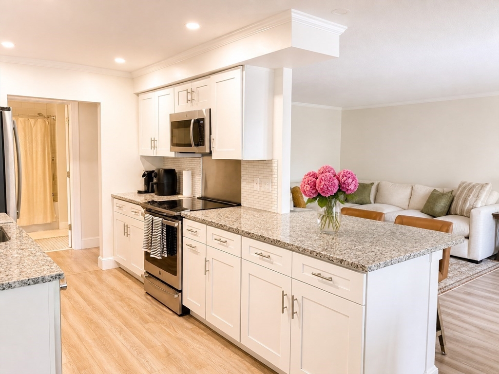 10 Beals Cove Rd, Hingham, Massachusetts, 1 Bedroom Bedrooms, 4 Rooms Rooms,1 BathroomBathrooms,Residential Lease,For Rent,Beals Cove Rd,73514266