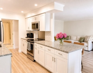10 Beals Cove Rd, Hingham, Massachusetts, 1 Bedroom Bedrooms, 4 Rooms Rooms,1 BathroomBathrooms,Residential Lease,For Rent,Beals Cove Rd,73514266