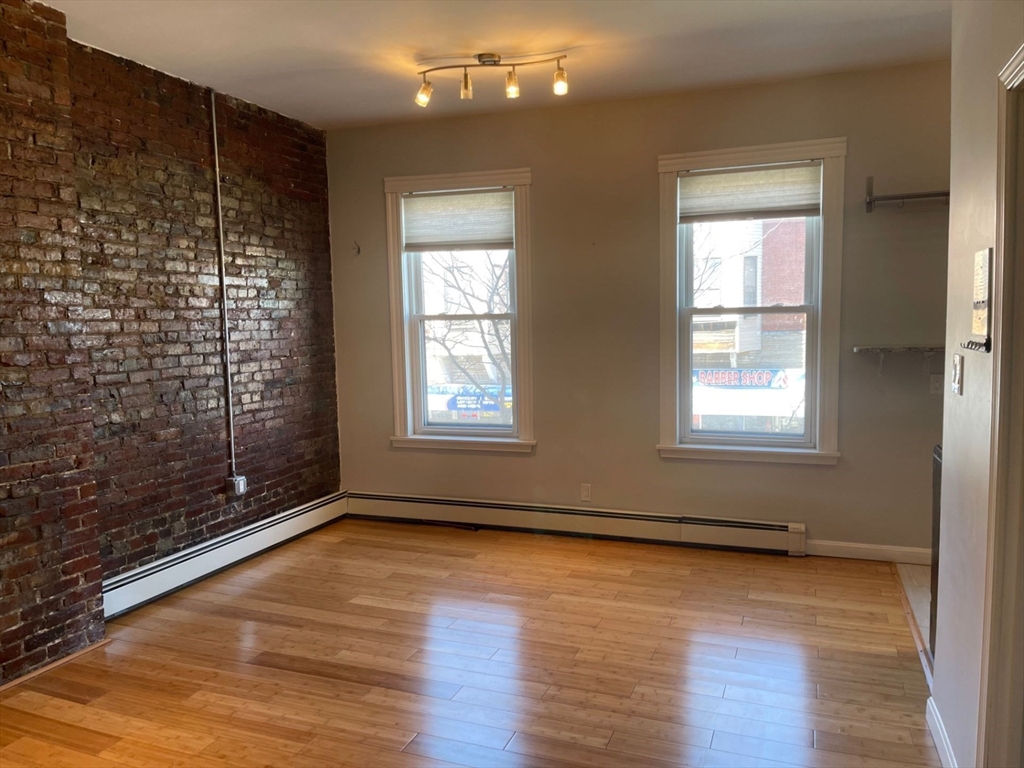 147 Meridina Street, Boston, Massachusetts, 1 Bedroom Bedrooms, 3 Rooms Rooms,1 BathroomBathrooms,Residential Lease,For Rent,Meridina Street,73514293