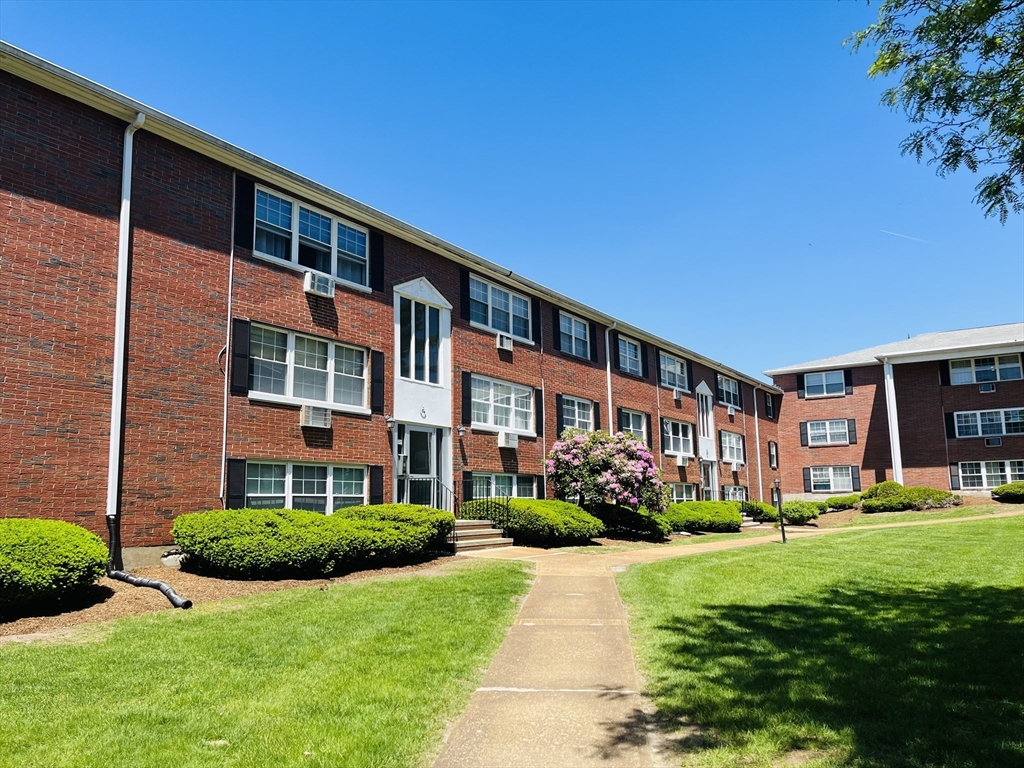 8 Tara Drive, Weymouth, Massachusetts, 2 Bedrooms Bedrooms, 5 Rooms Rooms,1 BathroomBathrooms,Residential,For Sale,Tara Drive,73514302