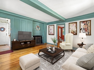 125 Derby Street, Salem, Massachusetts, 2 Bedrooms Bedrooms, 6 Rooms Rooms,2 BathroomsBathrooms,Residential,For Sale,Derby Street,73514238