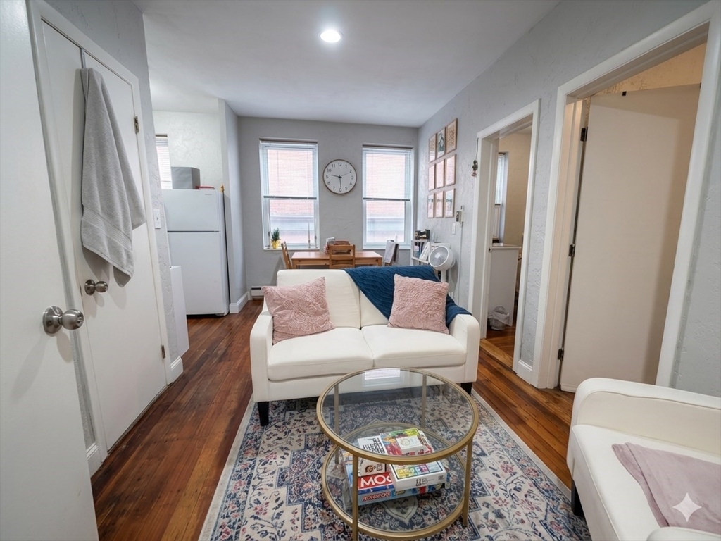 35 Charter Street, Boston, Massachusetts, 2 Bedrooms Bedrooms, 4 Rooms Rooms,1 BathroomBathrooms,Residential Lease,For Rent,Charter Street,73514561