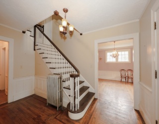8 Crescent Hts, Fitchburg, Massachusetts, 3 Bedrooms Bedrooms, 7 Rooms Rooms,2.5 BathroomsBathrooms,Residential,For Sale,Crescent Hts,73514505