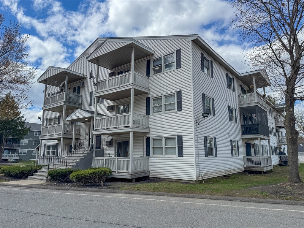 30 Abbey Rd, Leominster, Massachusetts, 2 Bedrooms Bedrooms, 4 Rooms Rooms,1 BathroomBathrooms,Residential,For Sale,Abbey Rd,73514369