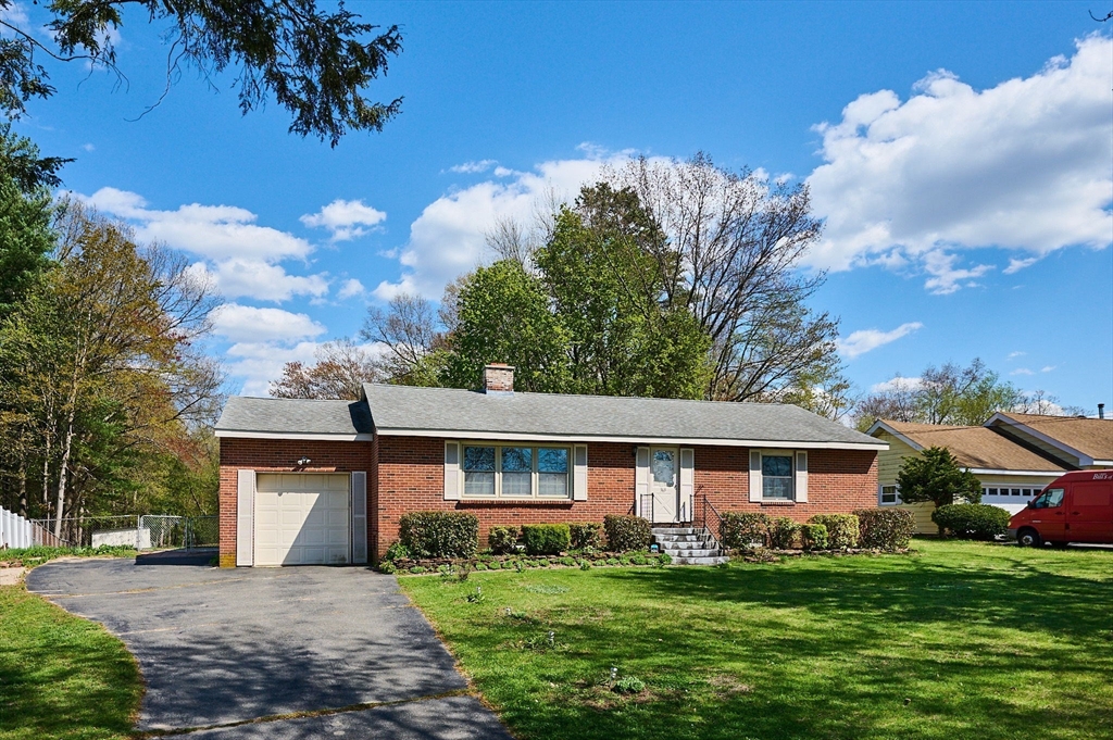 363 Cooley St, Springfield, Massachusetts, 2 Bedrooms Bedrooms, 5 Rooms Rooms,1 BathroomBathrooms,Residential,For Sale,Cooley St,73514597