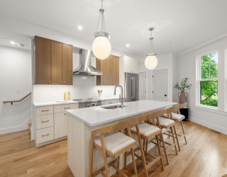 6 Dellmore Road, Boston, Massachusetts, 3 Bedrooms Bedrooms, 5 Rooms Rooms,2.5 BathroomsBathrooms,Residential,For Sale,Dellmore Road,73514603