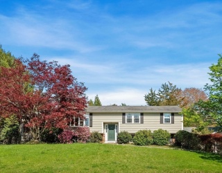 34 Flint Road, Acton, Massachusetts, 3 Bedrooms Bedrooms, 10 Rooms Rooms,3 BathroomsBathrooms,Residential,For Sale,Flint Road,73514574