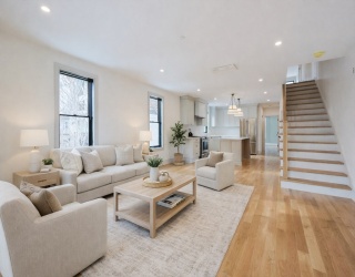 68 Rowe St, Boston, Massachusetts, 4 Bedrooms Bedrooms, 6 Rooms Rooms,3 BathroomsBathrooms,Residential,For Sale,Rowe St,73514611