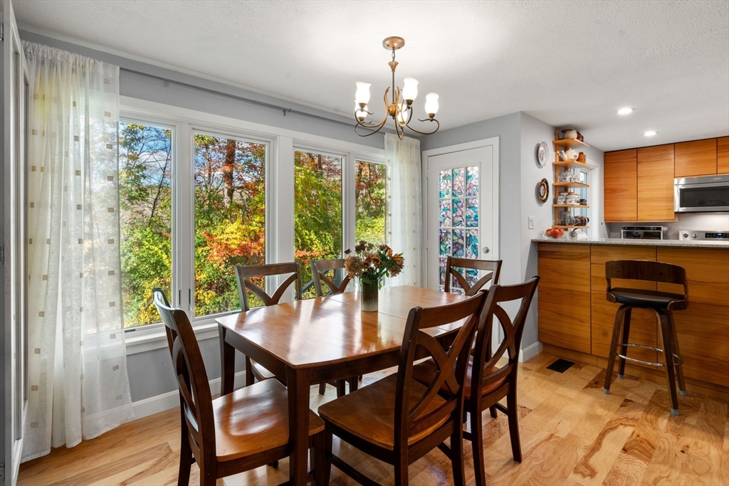 305 Winchester St, Newton, Massachusetts, 3 Bedrooms Bedrooms, 10 Rooms Rooms,2.5 BathroomsBathrooms,Residential,For Sale,Winchester St,73514347