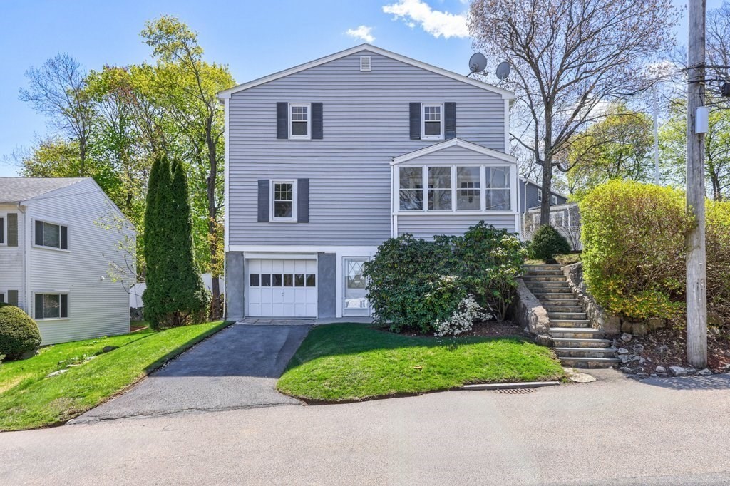 55 Loring St, Westwood, Massachusetts, 4 Bedrooms Bedrooms, 7 Rooms Rooms,2.5 BathroomsBathrooms,Residential,For Sale,Loring St,73514627