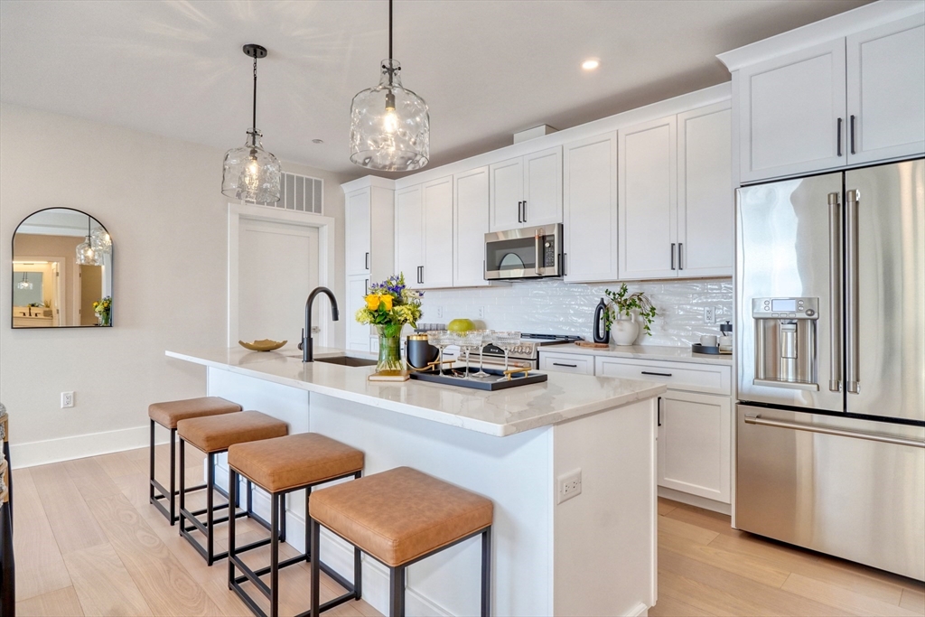 62 Foundry St, Wakefield, Massachusetts, 2 Bedrooms Bedrooms, 5 Rooms Rooms,2 BathroomsBathrooms,Residential,For Sale,Foundry St,73514351