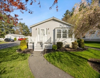 2 Ridgewood Circle, Bridgewater, Massachusetts, 2 Bedrooms Bedrooms, 5 Rooms Rooms,2 BathroomsBathrooms,Residential,For Sale,Ridgewood Circle,73514355