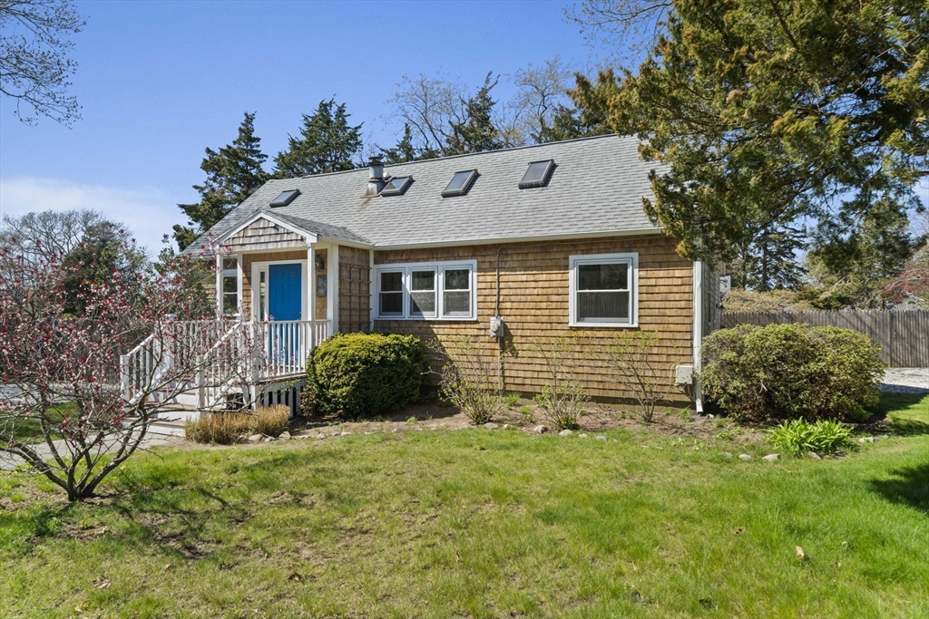 14 Ivy Road, Marshfield, Massachusetts, 4 Bedrooms Bedrooms, 7 Rooms Rooms,2 BathroomsBathrooms,Residential,For Sale,Ivy Road,73514602