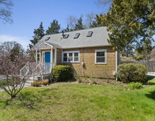 14 Ivy Road, Marshfield, Massachusetts, 4 Bedrooms Bedrooms, 7 Rooms Rooms,2 BathroomsBathrooms,Residential,For Sale,Ivy Road,73514602