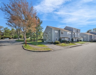 1 Griswold Dr, Salem, Massachusetts, 2 Bedrooms Bedrooms, 5 Rooms Rooms,1.5 BathroomsBathrooms,Residential,For Sale,Griswold Dr,73514358