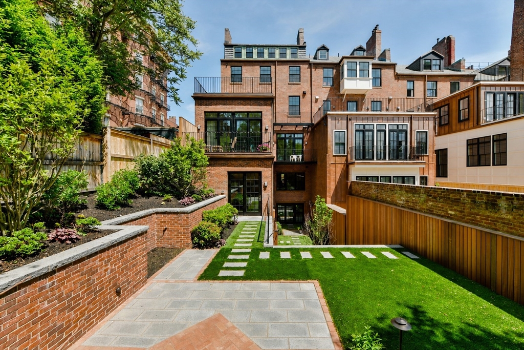 5 Joy, Boston, Massachusetts, 3 Bedrooms Bedrooms, 8 Rooms Rooms,3.5 BathroomsBathrooms,Residential,For Sale,Joy,73514641